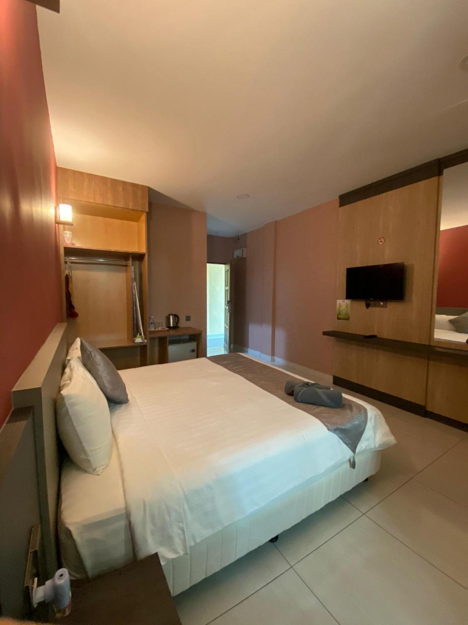 Grand Village Inn Pantai Cenang  Exterior photo