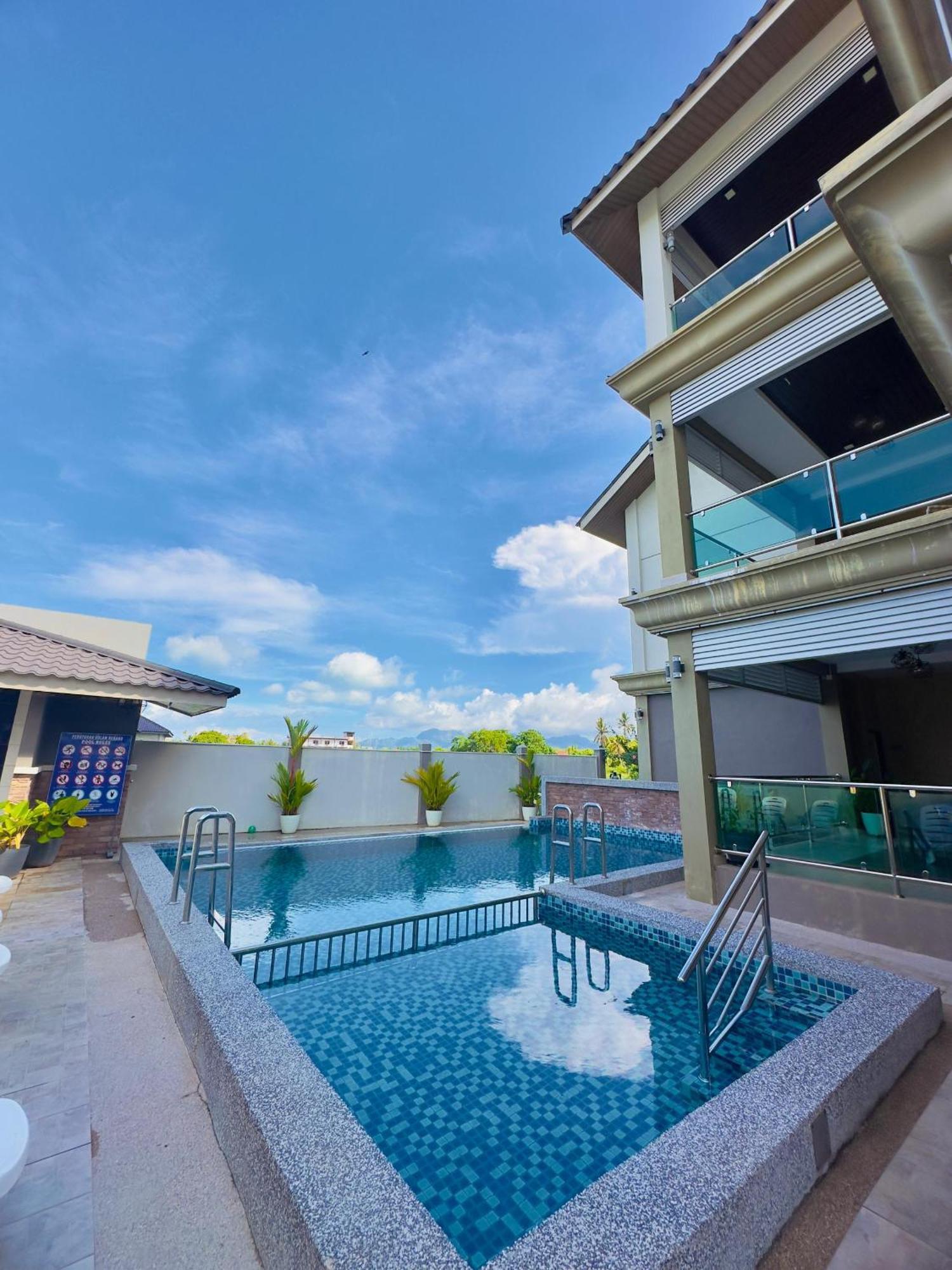 Grand Village Inn Pantai Cenang  Exterior photo